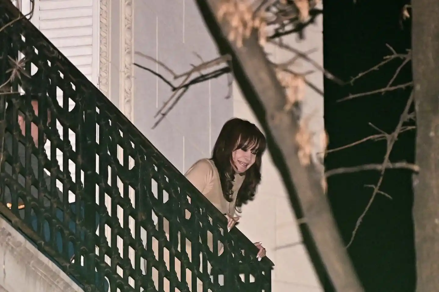 Cristina Kirchner solicita prisión domiciliaria, alegando seguridad y edad