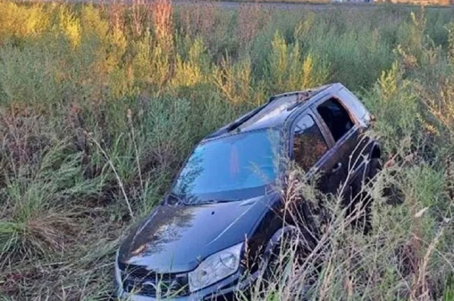 Impactante despiste y vuelco en la Autovía 14: un matrimonio y su nieto salieron ilesos