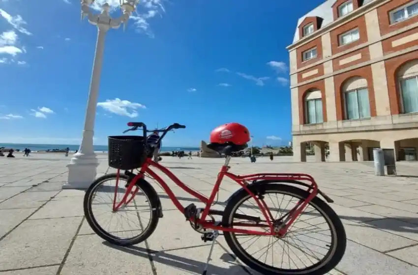 Ciclistas informan a toda la comunidad el derecho a estacionar en espacios privados