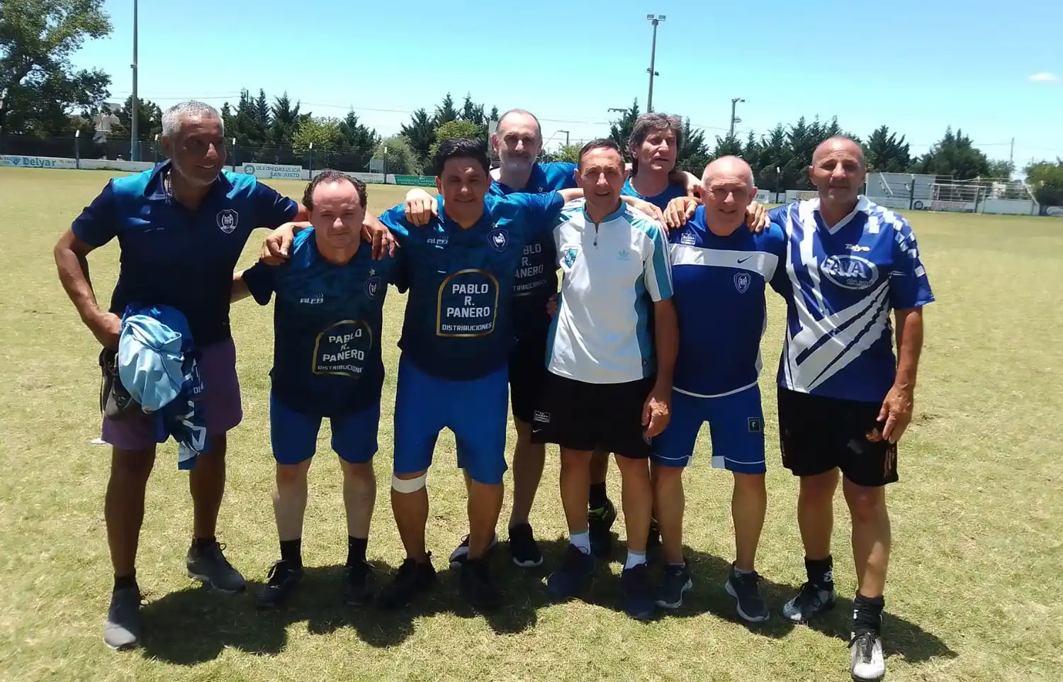 Fernando Diale junto a sus compañeros