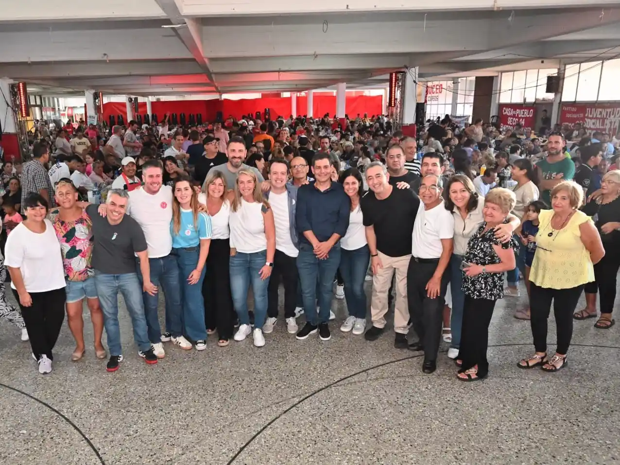 Cumbre partidaria en Rosario.