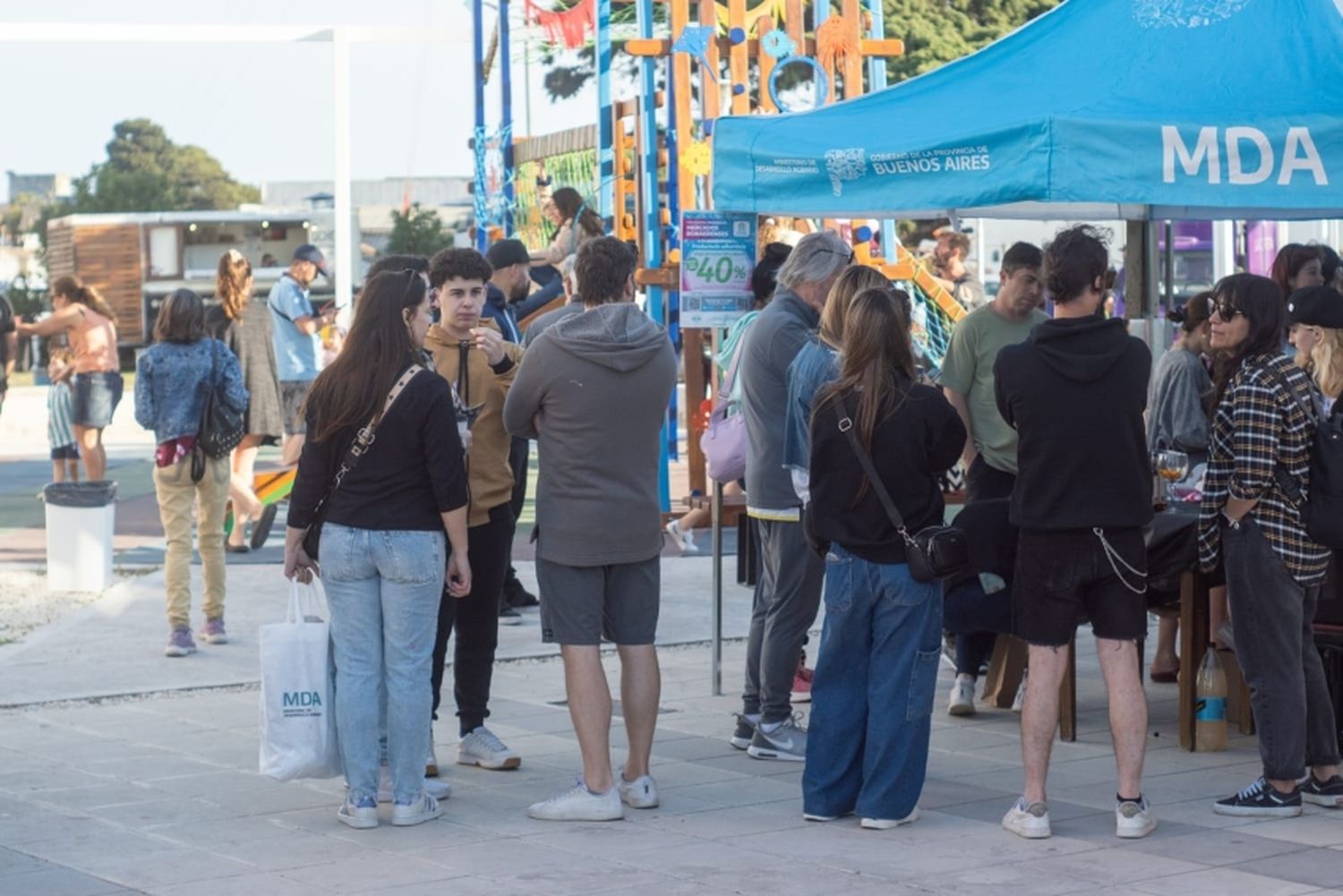 Con juegos, música y diversión quedó inaugurada la nueva plaza seca del Centro Comercial Puerto