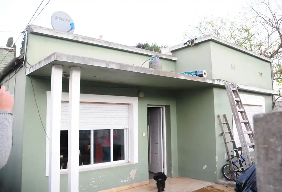 Un incendio afectó el techo de una vivienda en Doering 56 