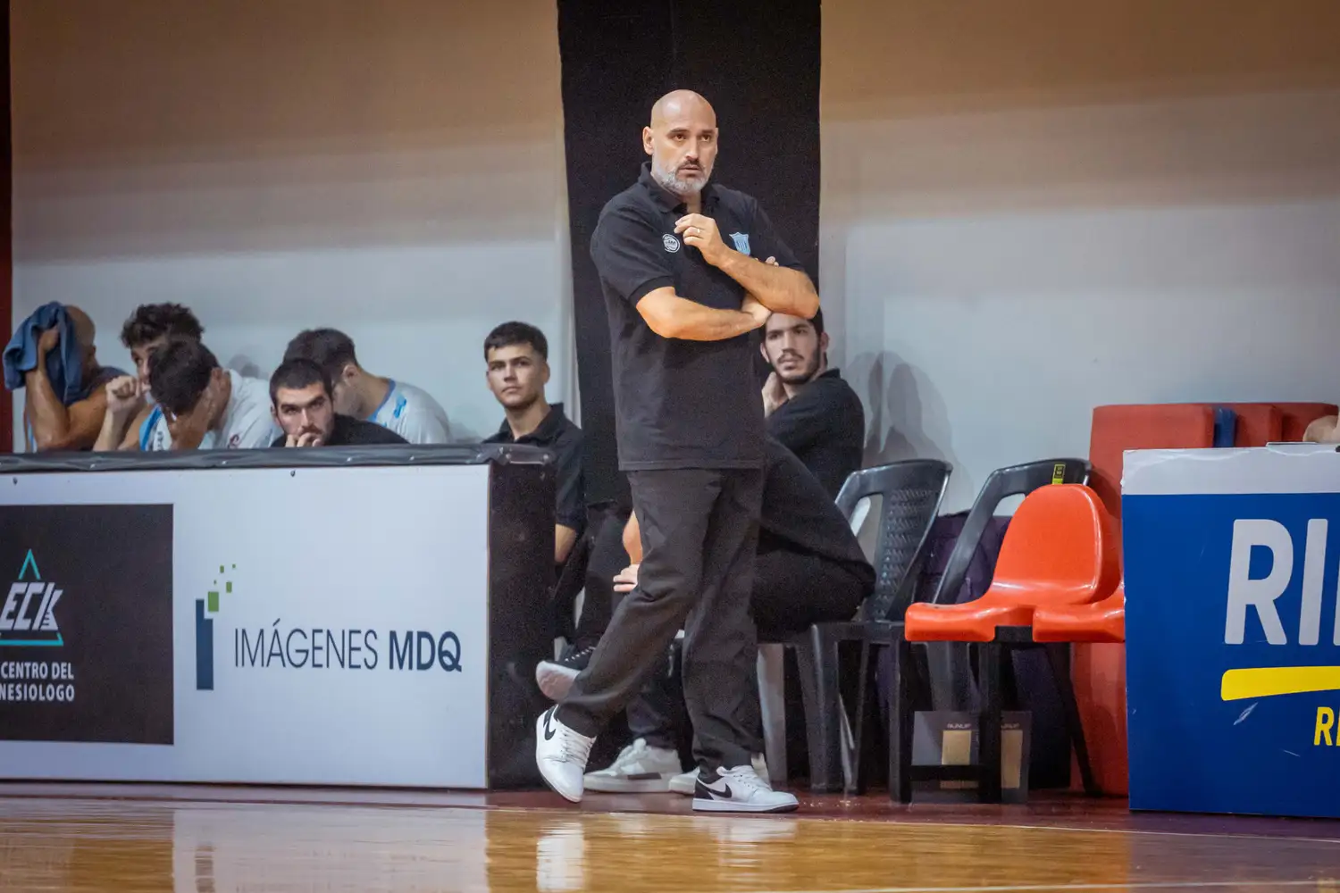 Juan Aquino recupera dos jugadores importantes.
