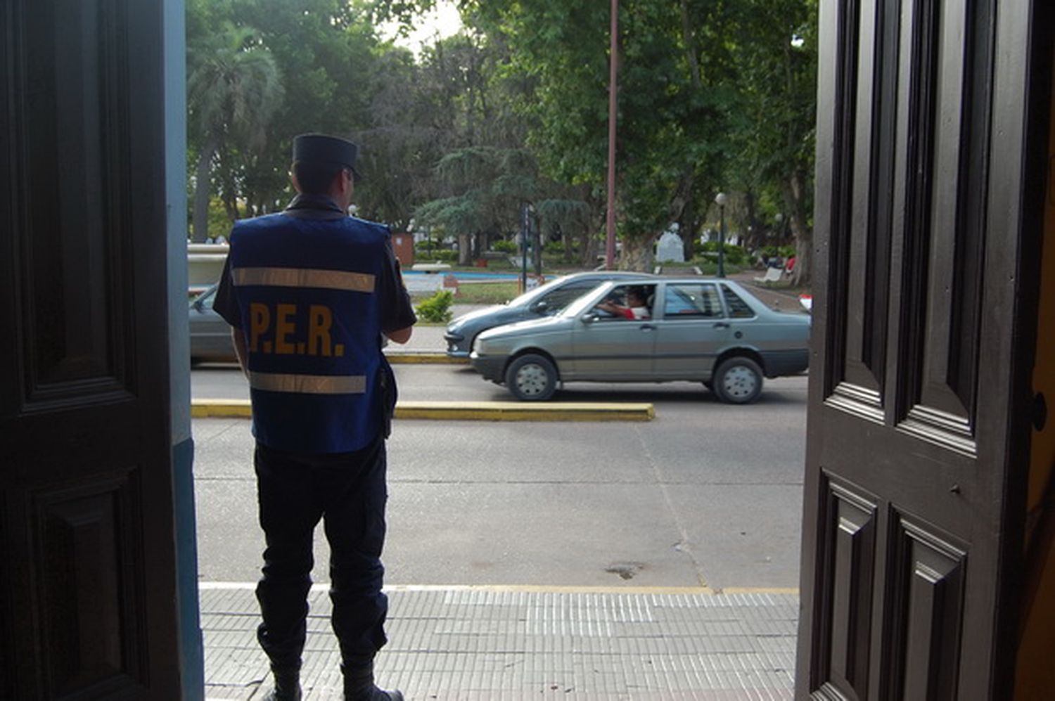Fue al Carnaval y aprovecharon para “reventarle” la puerta