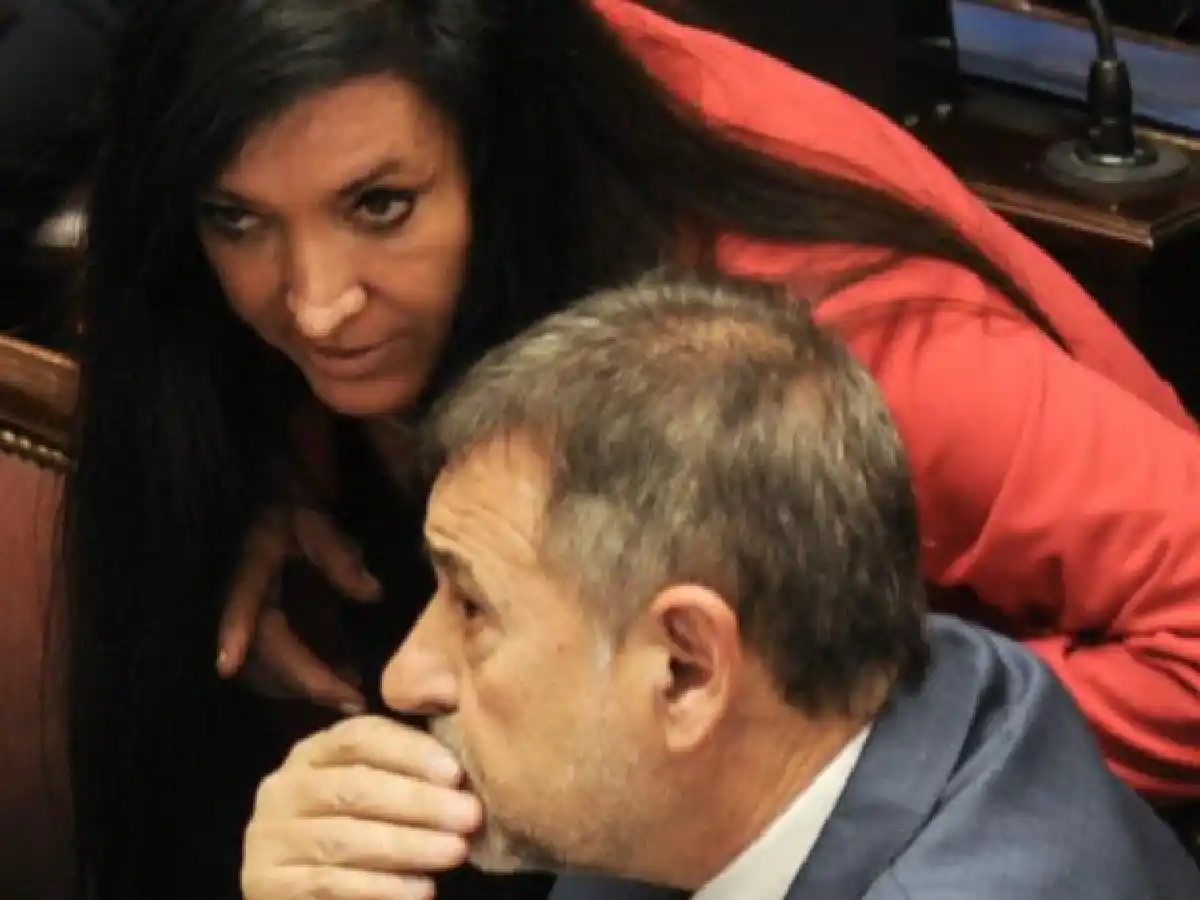 La comunión entre los tres senadores por Córdoba: todos a favor