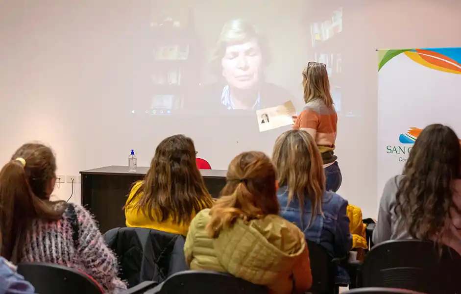 Charla de fortalecimiento de niños y adolescentes en San Cayetano
