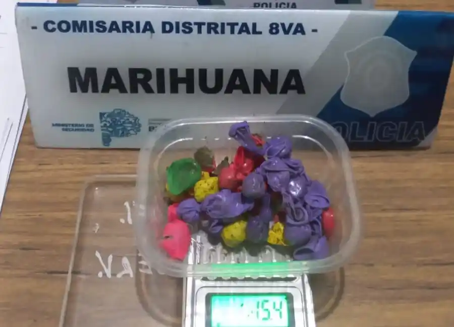 Tras el pesaje, se determinó un total de 15,4 gramos, y el test orientativo arrojó resultado positivo para cannabis sativa.