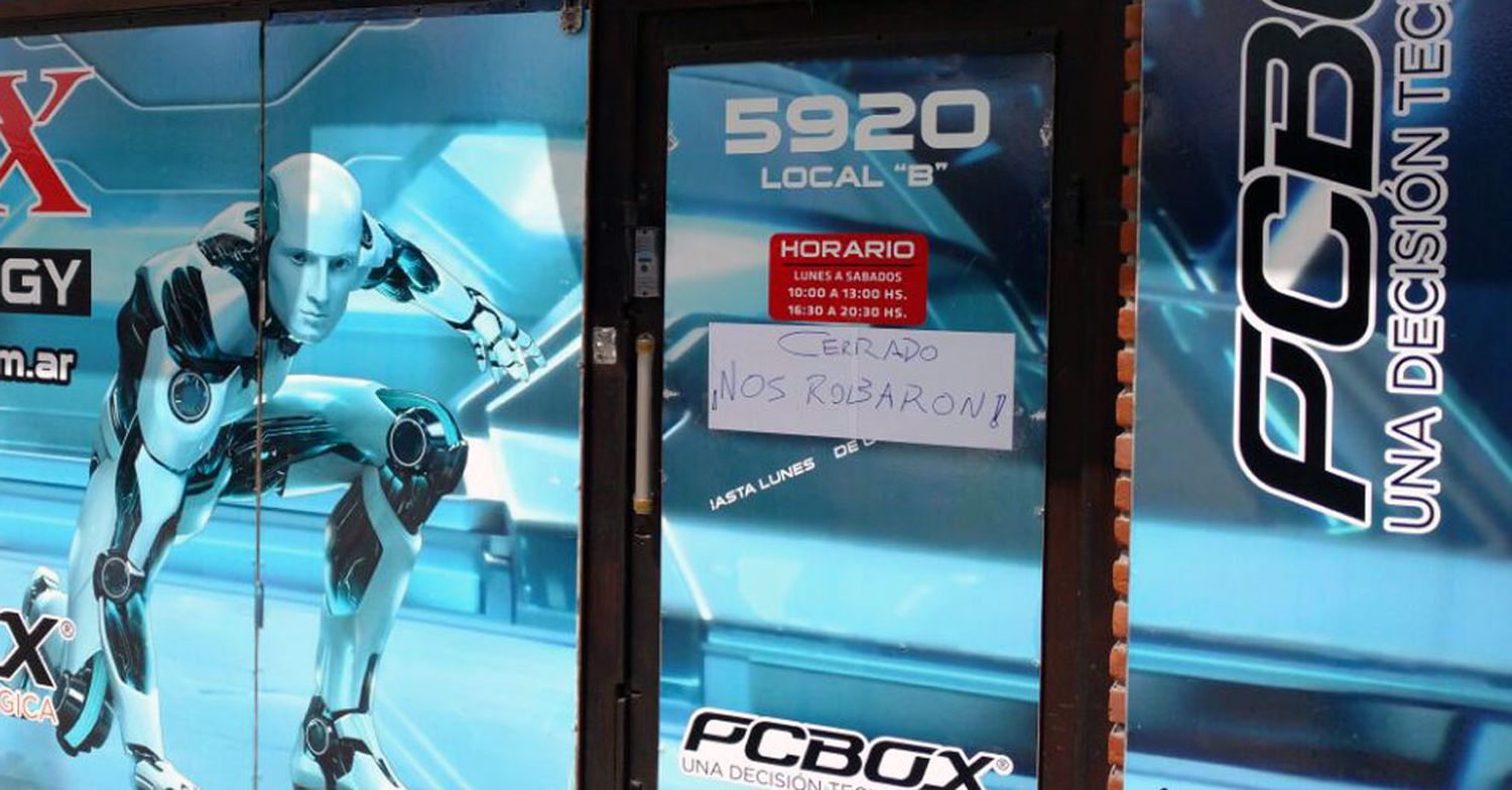 Desvalijan local de tecnología en avenida Constitución