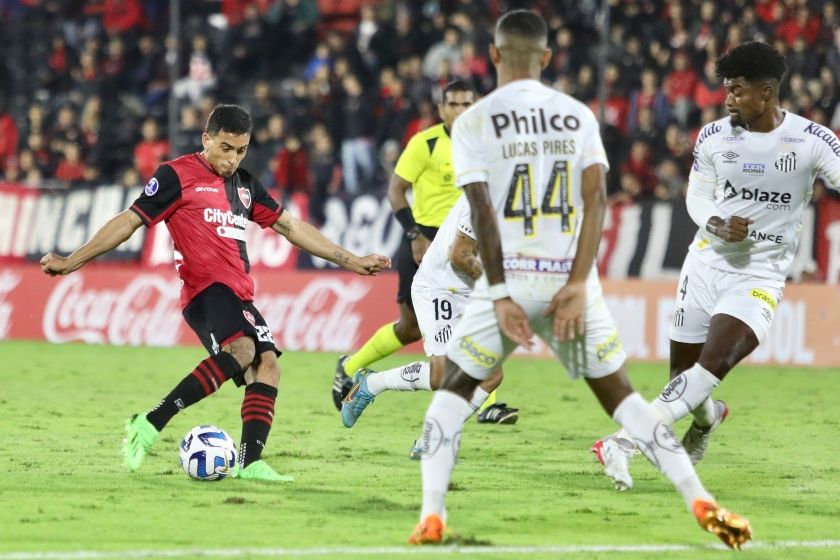 En un dramático encuentro, Newell’s le ganó 1-0 a Santos y es puntero en su grupo