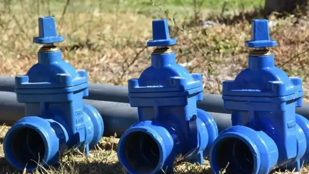 Renovarán parte de la red de agua mientras sigue pendiente la terminación de la nueva planta