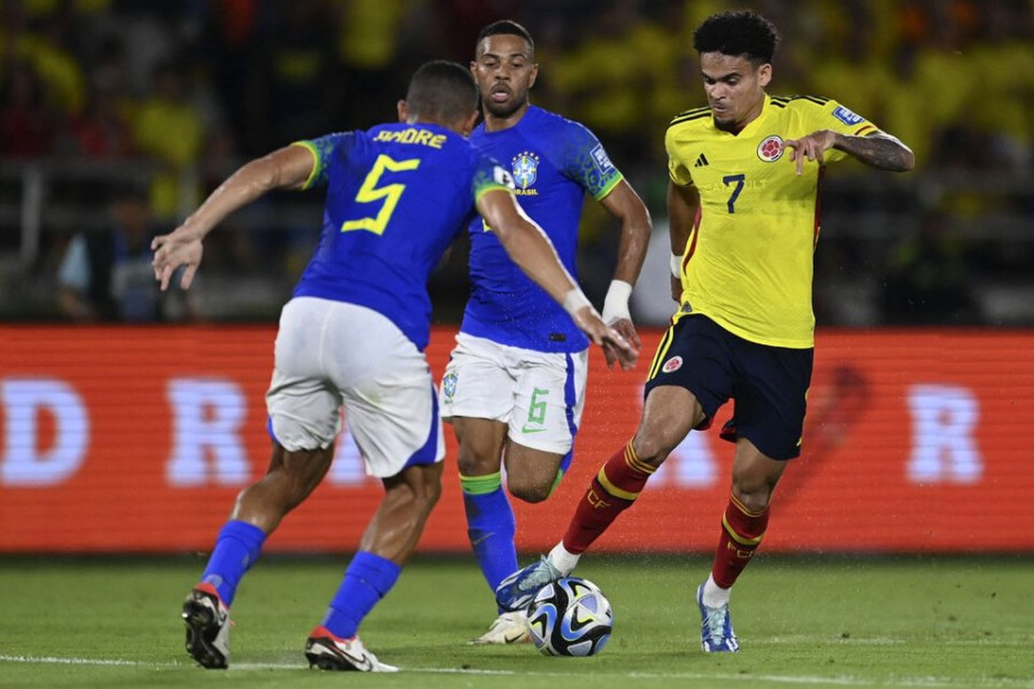 De la mano de Díaz, Colomba venció a Brasil