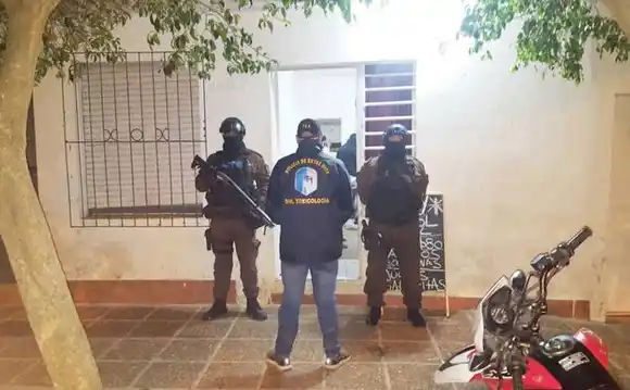 Allanamiento de Toxicología: tres detenidos; se hallaron drogas y dinero 