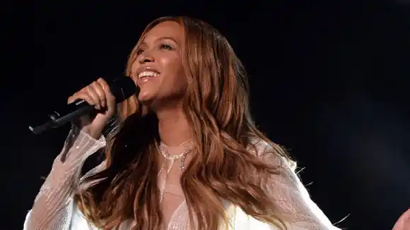 Los accidentes que sufrió Beyoncé y casi dejan sus partes íntimas al aire (video)