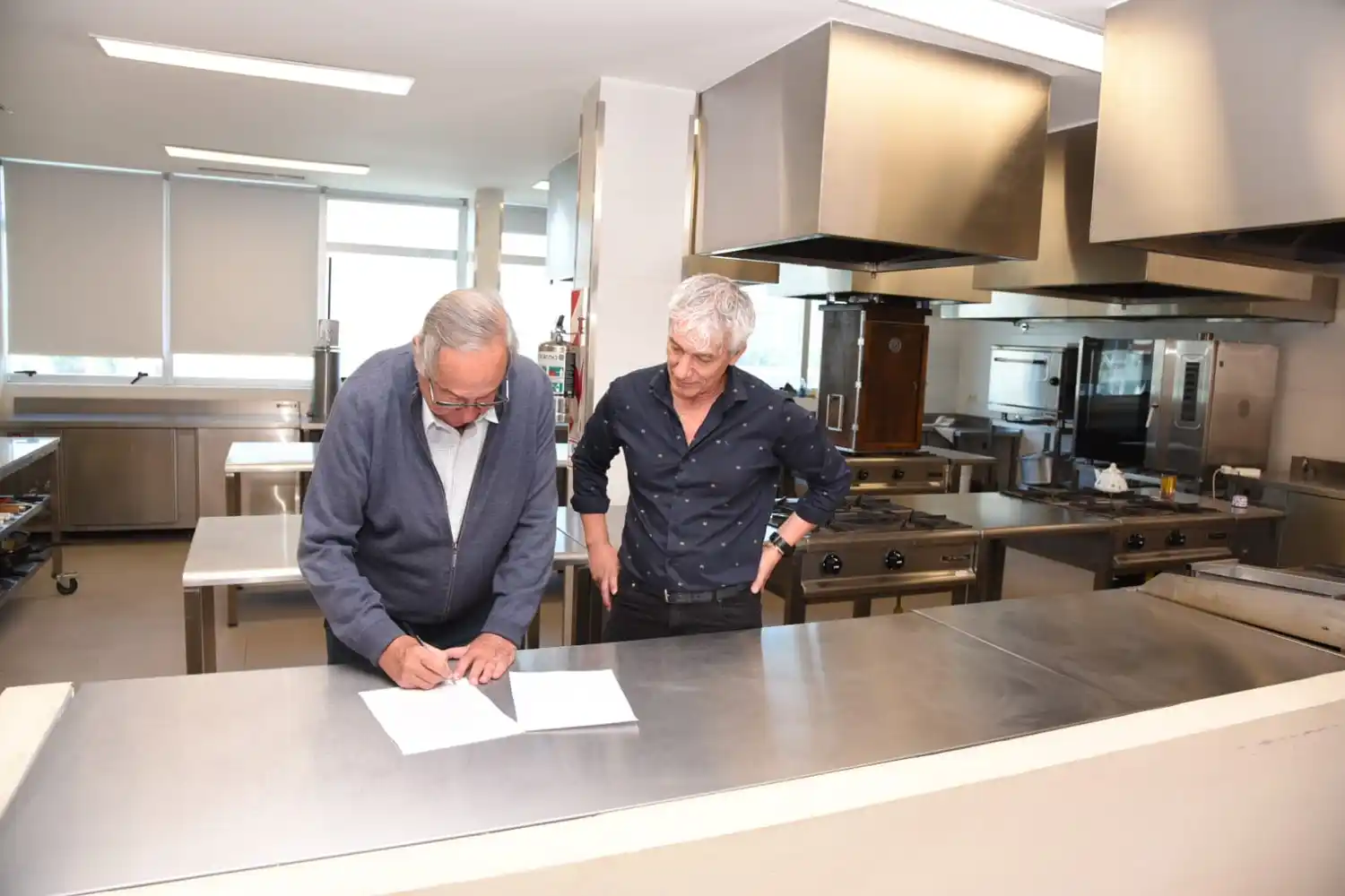 El Municipio de Tandil renovó el convenio de colaboración con UTHGRA para apoyar al sector productivo local