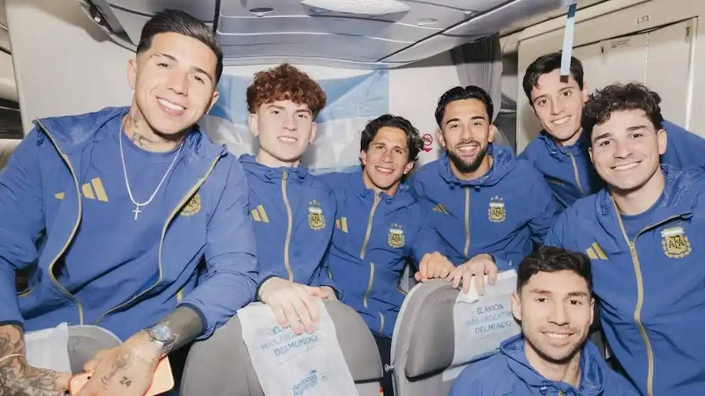 La Selección partió para jugar el Mundial: los futbolistas que viajaron y quiénes se sumarán en Estados Unidos
