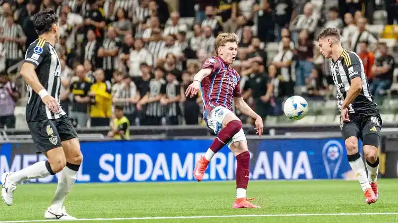 Godoy Cruz no pudo mantener la ventaja y perdió con Atlético Mineiro