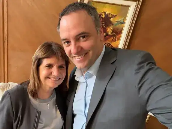 Bullrich le pidió a Manuel Adorni que presente de inmediato su declaración jurada de bienes