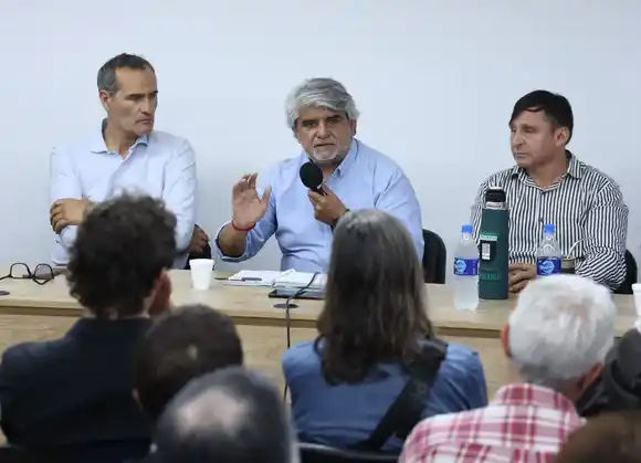 Correa pidió discutir la reforma laboral "con sustento real y no con lo que inventa la extrema derecha"