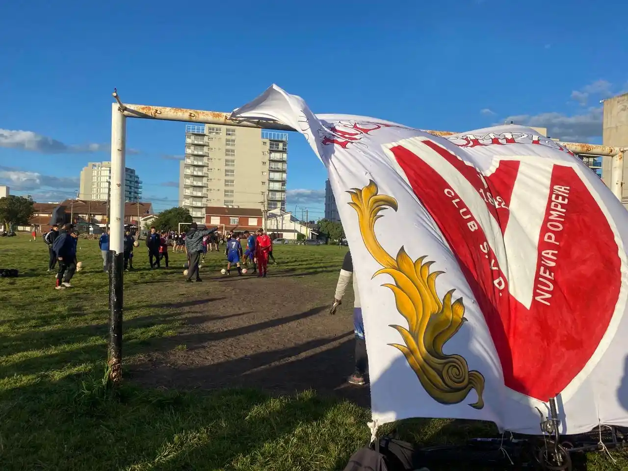 Para el secretario de Deportes y Salud del club, Nicolás Berg, resaltó que es “un espacio donde nacen clubes de barrio…un potrero en definitiva”.