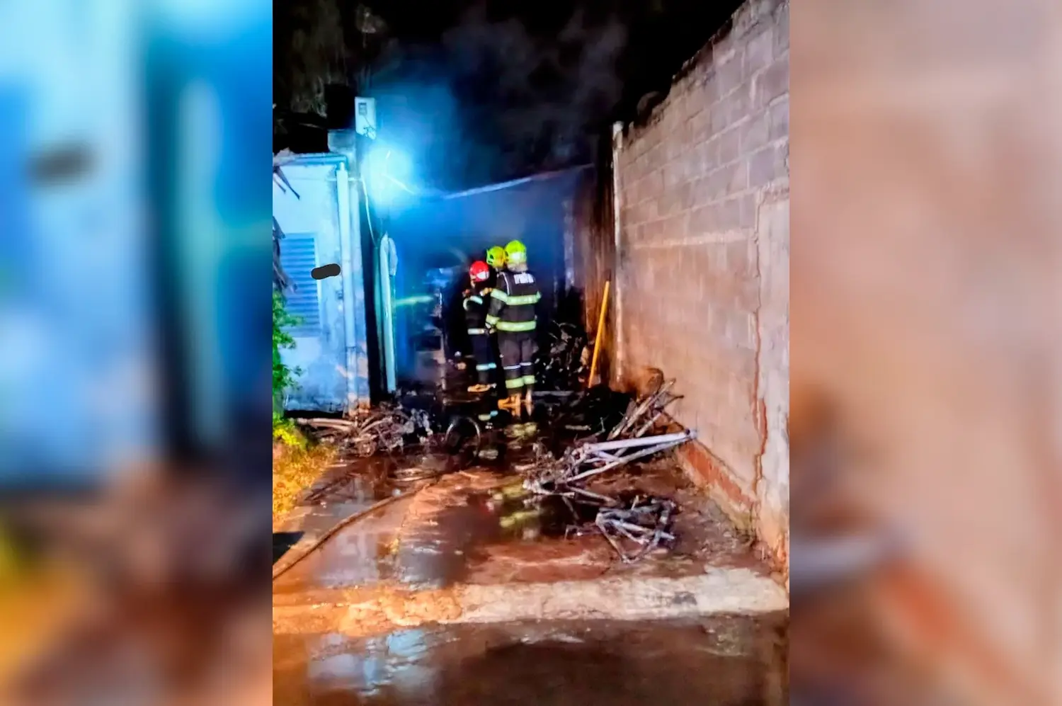 Gran susto en la región en plena madrugada: se incendió la galería de una casa
