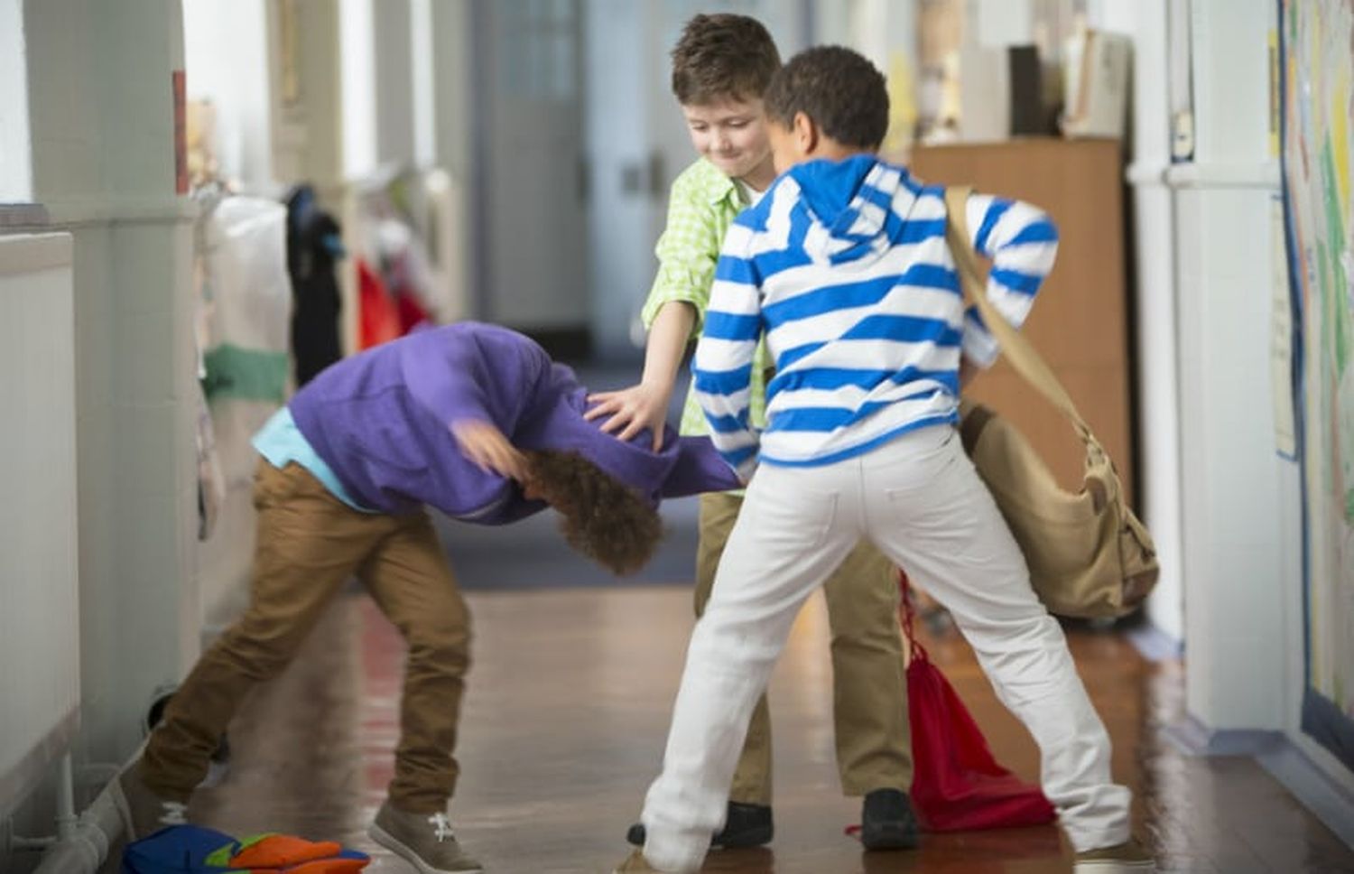 Fallo contra el bullying: ordenan a tres menores dejar de hostigar al compañero