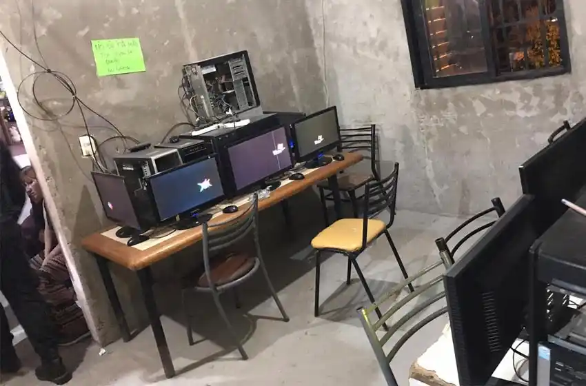 Desbaratan un casino clandestino en barrio Ludueña y detienen a una pareja