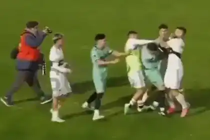 Benedetto le tiró una piña a Nahuel Gallardo y ninguneó al arbitro