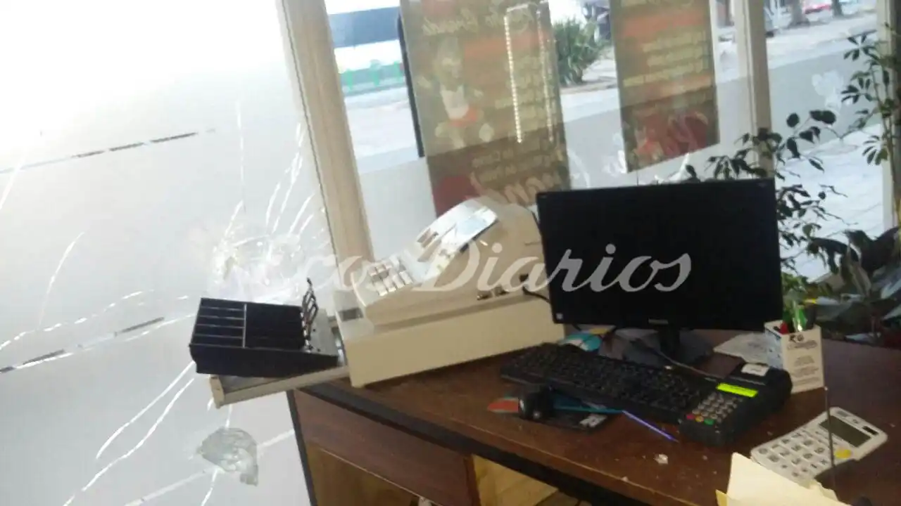 Rompieron el vidrio de una carnicería y robaron dinero en efectivo