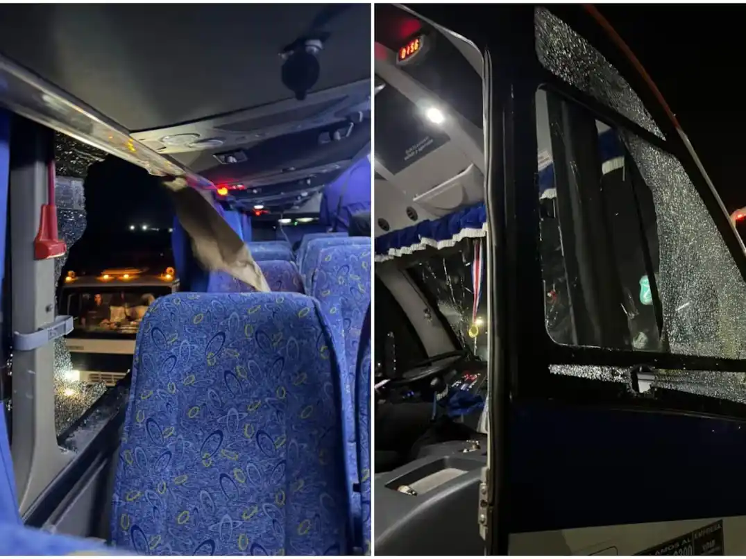 El hecho ocurrió en al menos cuatro oportunidades durante el trayecto y generó momentos de tensión entre los pasajeros. Foto: @Tato_Aguilera/X