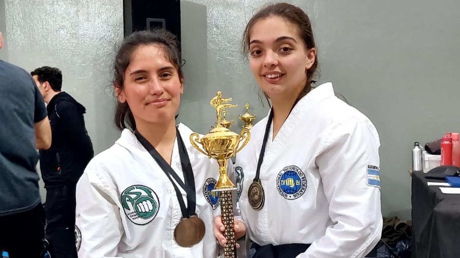 Evelin Vergara y Victoria Pardo. Primeras en Combate por equipos