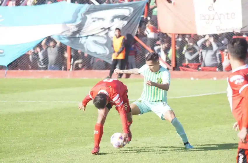 Aldosivi no aguantó el empate y cayó ante el puntero