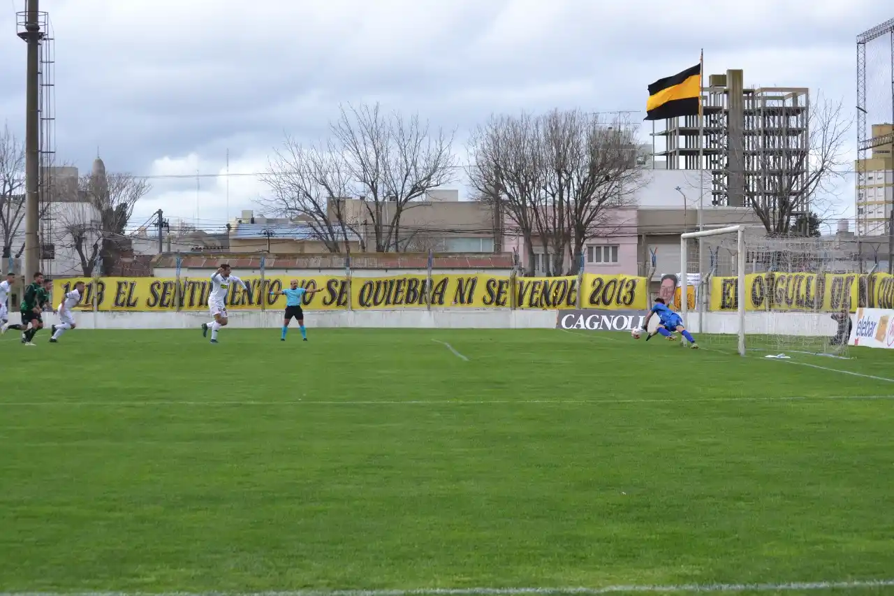 Santamarina y el desafío de reencontrarse con el gol