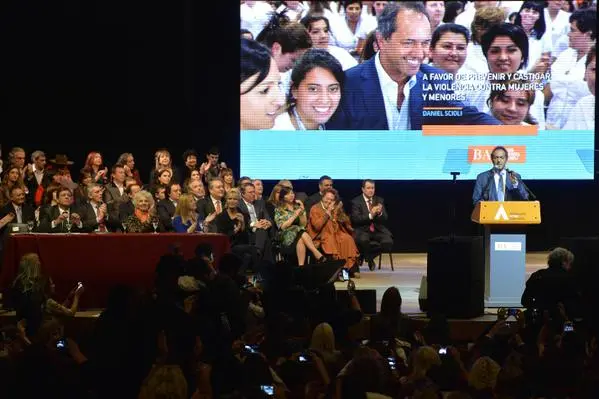#NiUnaMenos: Scioli reflexionó en redes sociales por la violencia de género