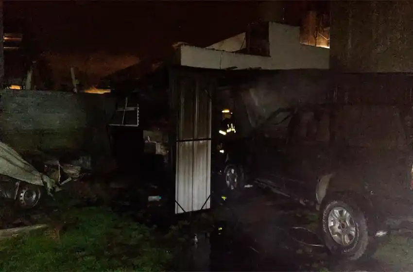 Dormían y un vecino los alertó del incendio de la casa: no hubo heridos de milagros