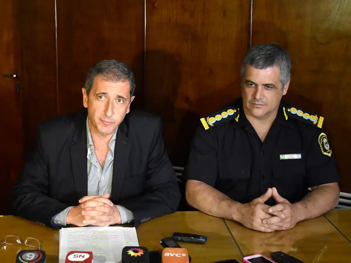 La fiscalía de Bahía Blanca dice que la ex conducción de la Uocra llegó a cobrar $750.000 para permitir una obra