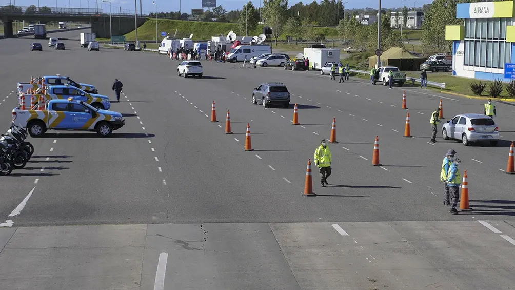 Con más controles, hay poca circulación de autos en rutas y accesos