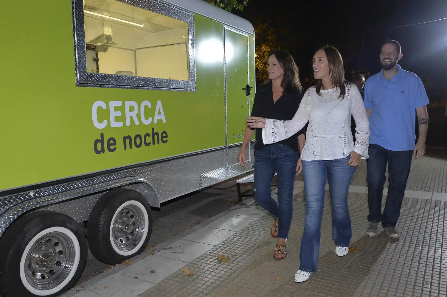 Vidal y Stanley visitaron las unidades móviles del operativo "Cerca de Noche"