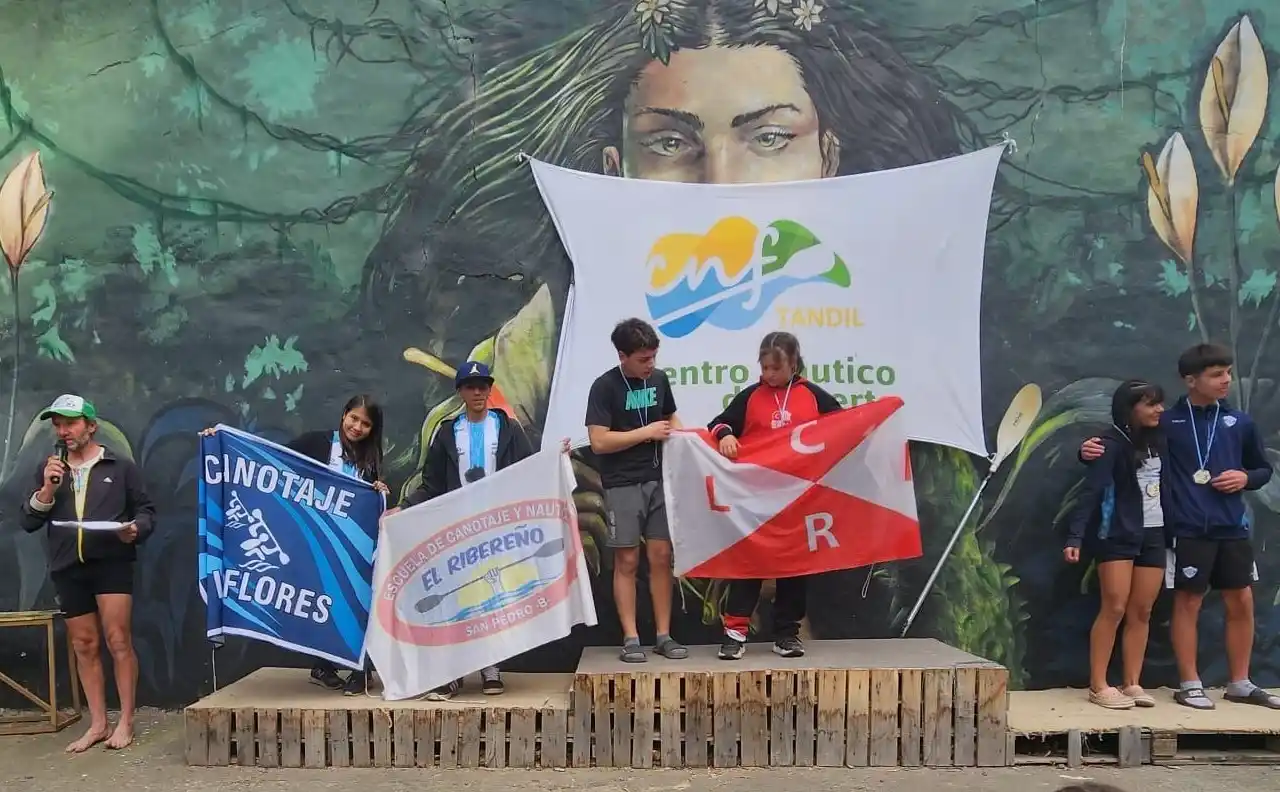 En K2 mixto, Ana Paula Poblete Rojas subió al segundo puesto del podio, junto a Jeremías Rasio