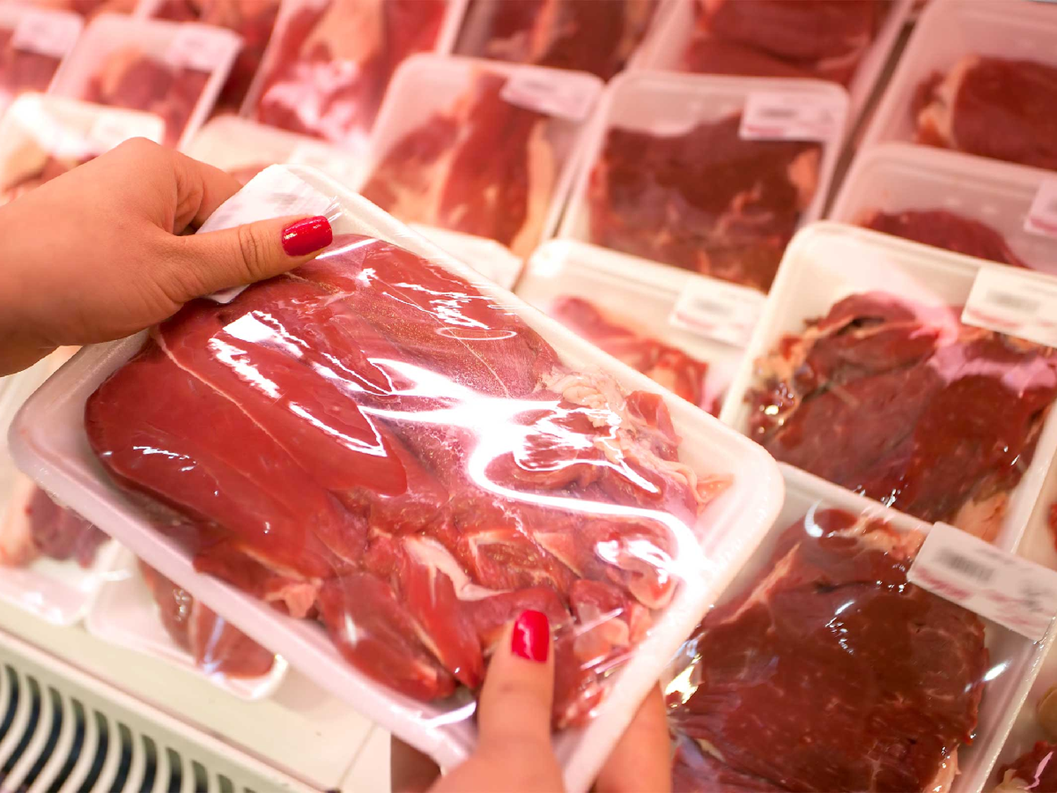 Decomisaron cien kilos de carne en un local de avenida Urquiza