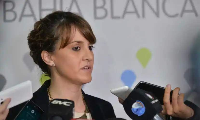 Una concejala electa por La Libertad Avanza en Bahía Blanca se baja del bloque libertario a dos días de la elección