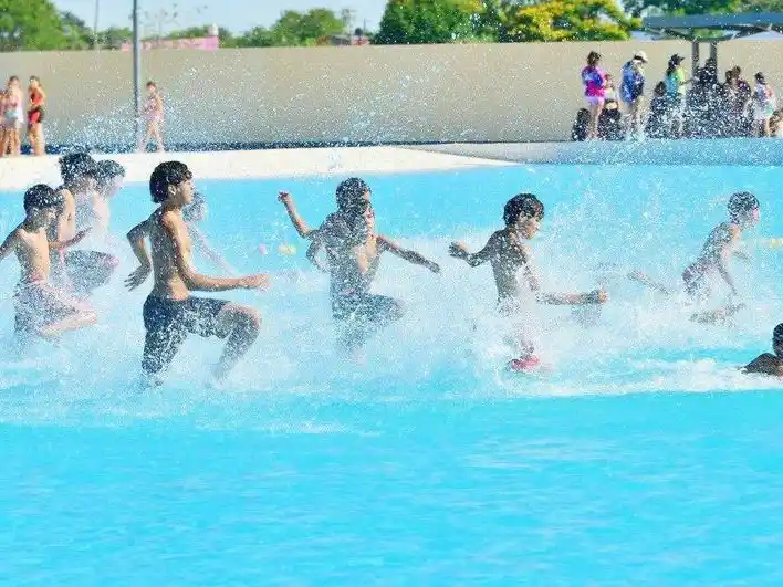Inició un nuevo módulo de la colonia 
de vacaciones en el Parque Acuático