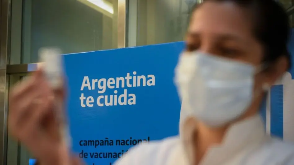 Vacunación: "Tendríamos que empezar cuanto antes con la cuarta dosis del personal sanitario"