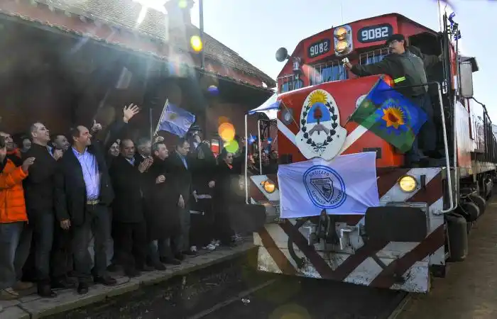 Scioli en Tandil: "Que todos avancen en esta Argentina del desarrollo"