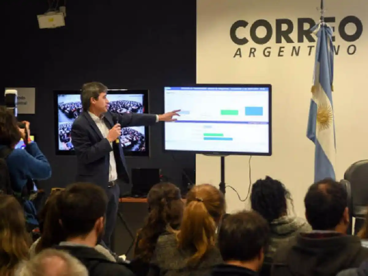 El gobierno le presentó a los apoderados de los partidos los software que se utilizarán en las elecciones primarias