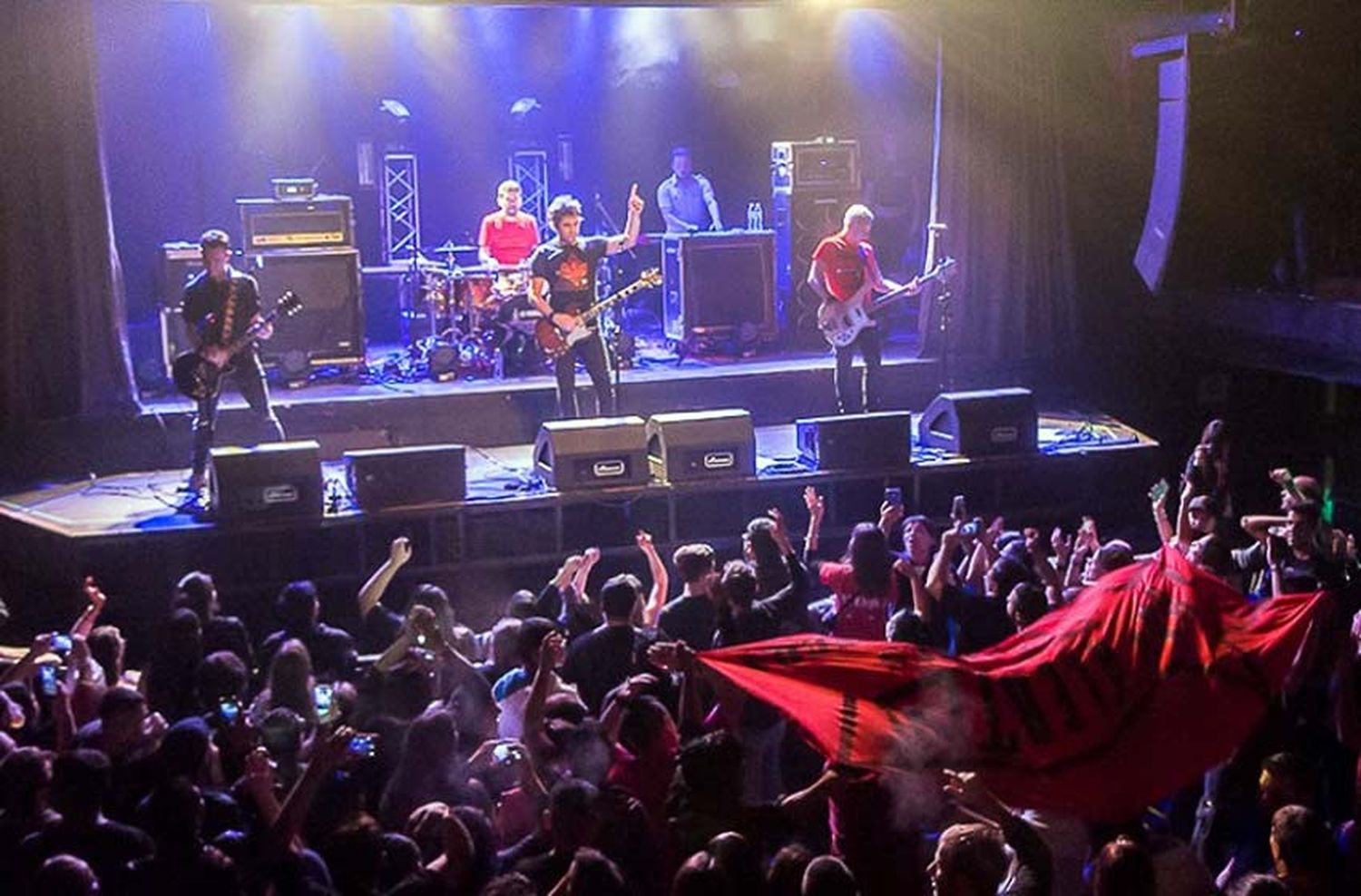 Attaque 77 rockeó con «Triángulo de fuerza» en la Sala de las Artes