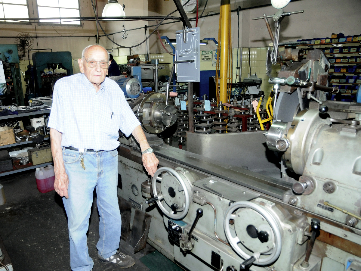  A los 91 años sigue trabajando: Vando,  el maestro de la nuevas generaciones