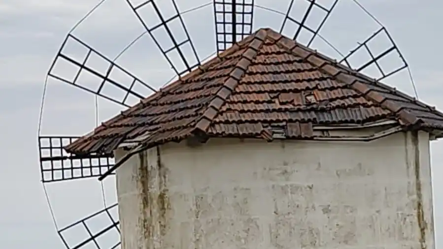 Decretos, tejas sueltas y bolsillos flacos