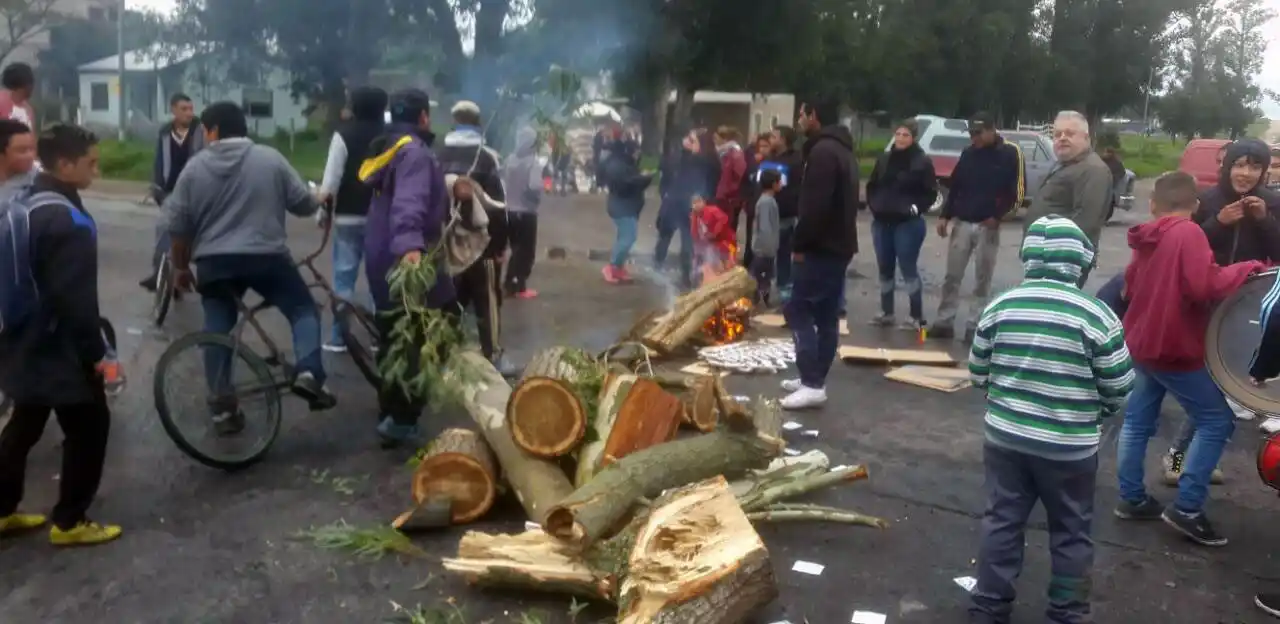 Vecinos del barrio Nuevo Golf protestaron por el estado de las calles