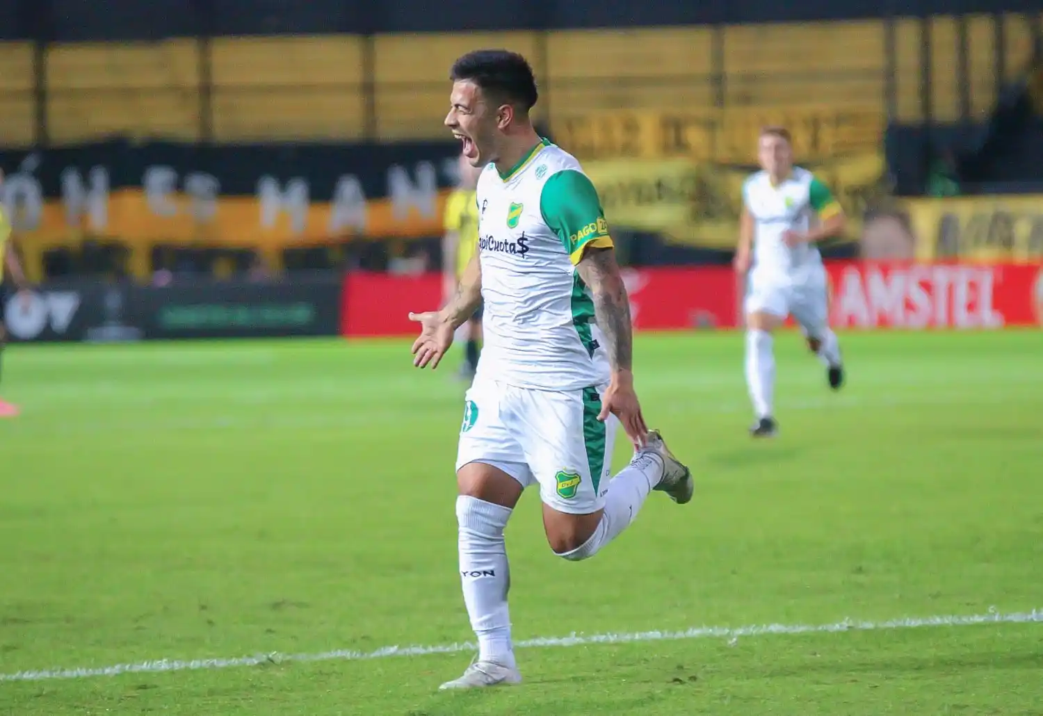 Defensa, descollante en su viaje a Uruguay